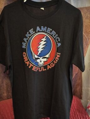Hey Now! 'Make America Grateful Again' Black Graphic Tee